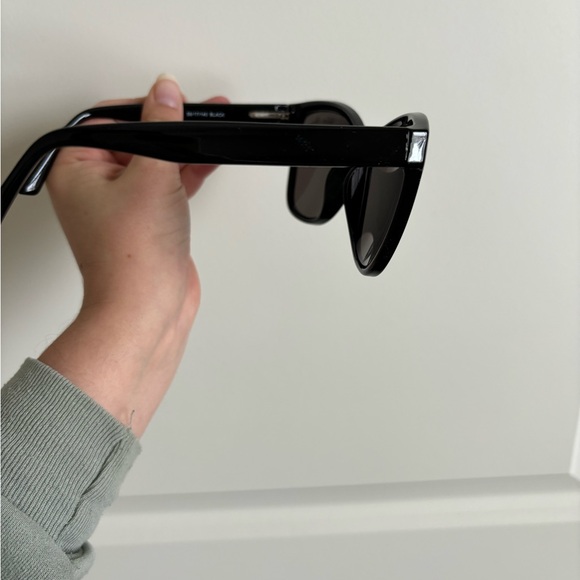 Women’s Sunglasses - Picture 3 of 4